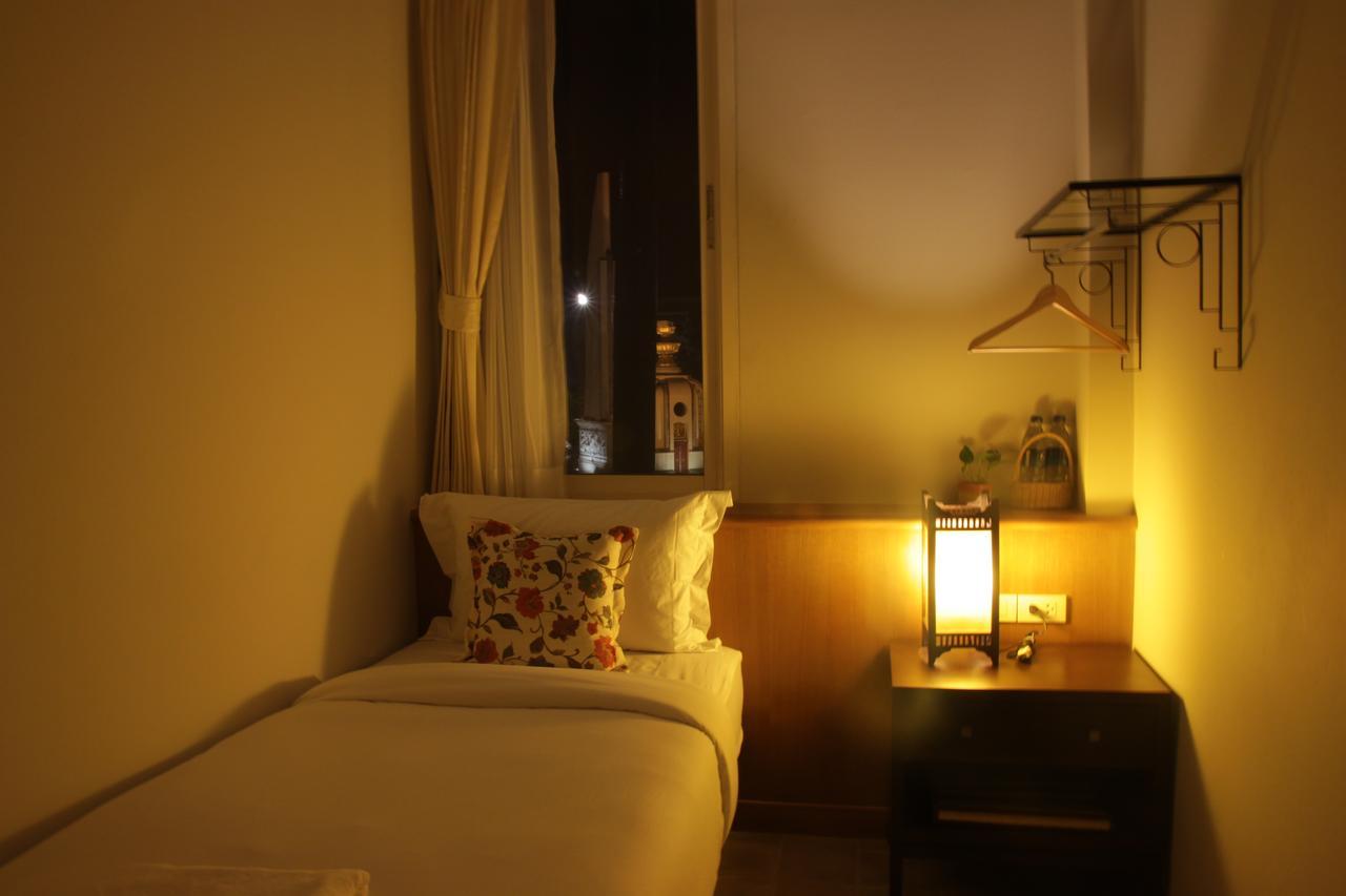 Baan Dinso Hostel@Ratchadamnoen Bangkok Eksteriør billede